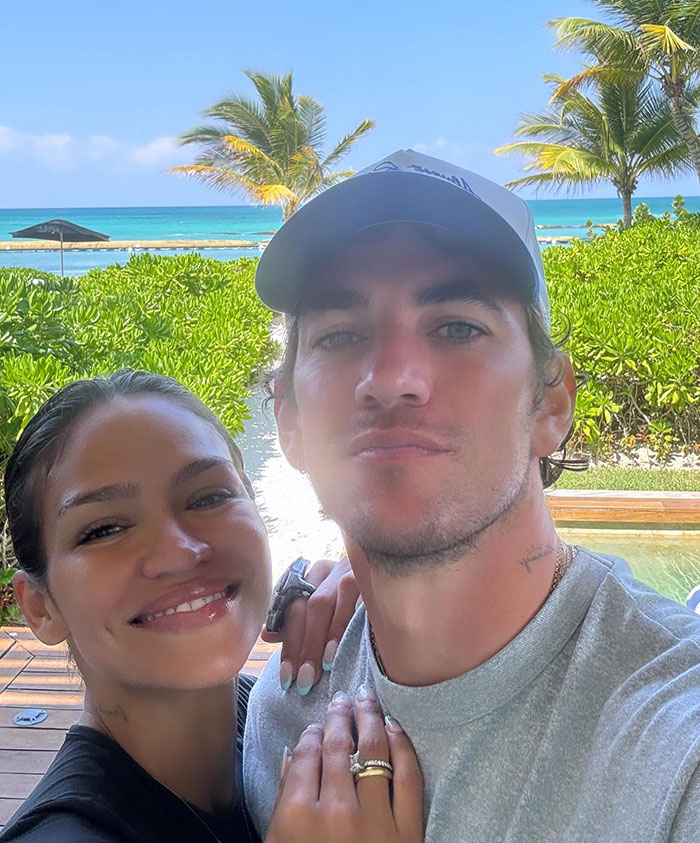 Sean “Diddy” Combs Posts Public Apology After Video Surfaces Of Him Beating Cassie Ventura Sean “Diddy” Combs Posts Public Apology After Video Surfaces Of Him Beating Cassie Ventura