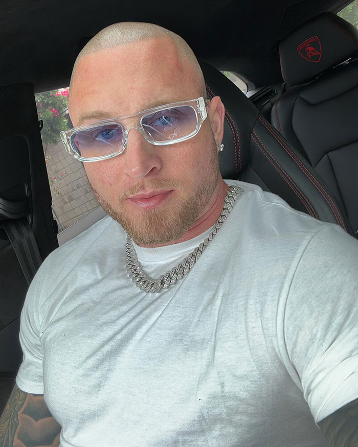 Tom Hanks, AKA “Pops,” Has Hilarious Text Exchange With Son Chet About Drake-Kendrick Lamar Beef Tom Hanks, AKA “Pops,” Has Hilarious Text Exchange With Son Chet About Drake-Kendrick Lamar Beef