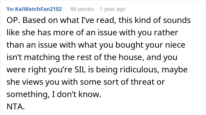 Girl’s Birthday Presents End Up In The Trash Because They Don’t Match Her Mom’s Aesthetic Girl’s Birthday Presents End Up In The Trash Because They Don’t Match Her Mom’s Aesthetic