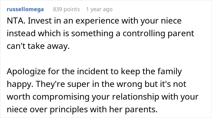 Girl’s Birthday Presents End Up In The Trash Because They Don’t Match Her Mom’s Aesthetic Girl’s Birthday Presents End Up In The Trash Because They Don’t Match Her Mom’s Aesthetic