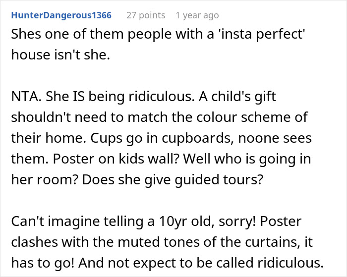 Girl’s Birthday Presents End Up In The Trash Because They Don’t Match Her Mom’s Aesthetic Girl’s Birthday Presents End Up In The Trash Because They Don’t Match Her Mom’s Aesthetic