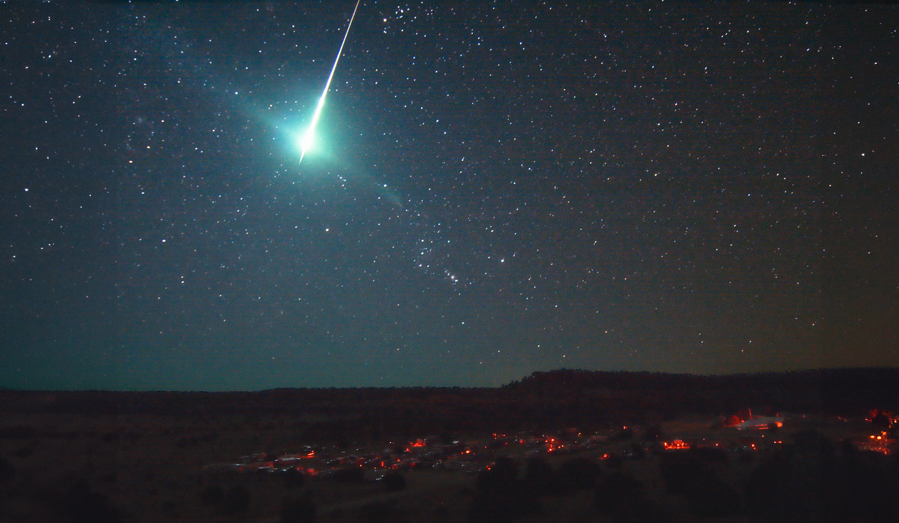 This Girl Accidentally Captured The Coolest Video So Far: A Stunning Piece Of A Comet Over Portugal This Girl Accidentally Captured The Coolest Video So Far: A Stunning Piece Of A Comet Over Portugal
