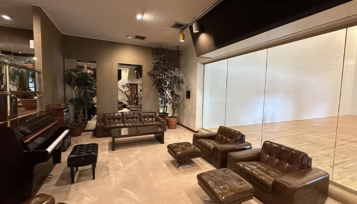 “I’ve Read Some Crazy Scams, But This One Takes The Cake”: Graceland Under Foreclosure “I’ve Read Some Crazy Scams, But This One Takes The Cake”: Graceland Under Foreclosure