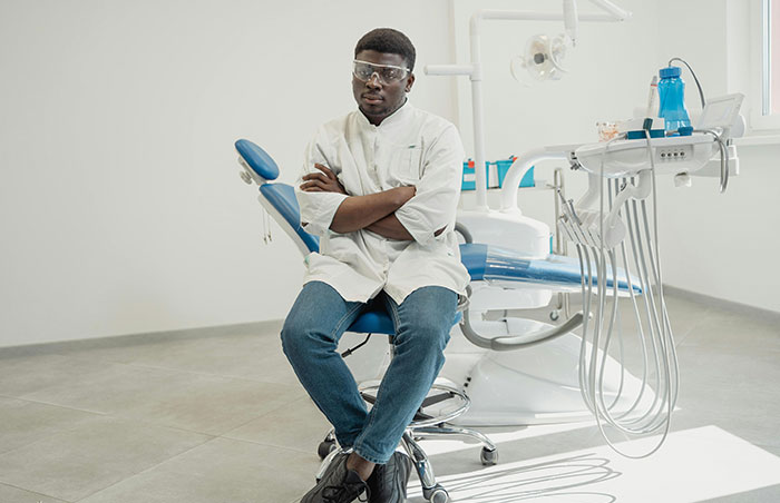 Dental Staff Who Want To Go Home Early Sneakily Change Woman’s Appointments, She Gets Revenge