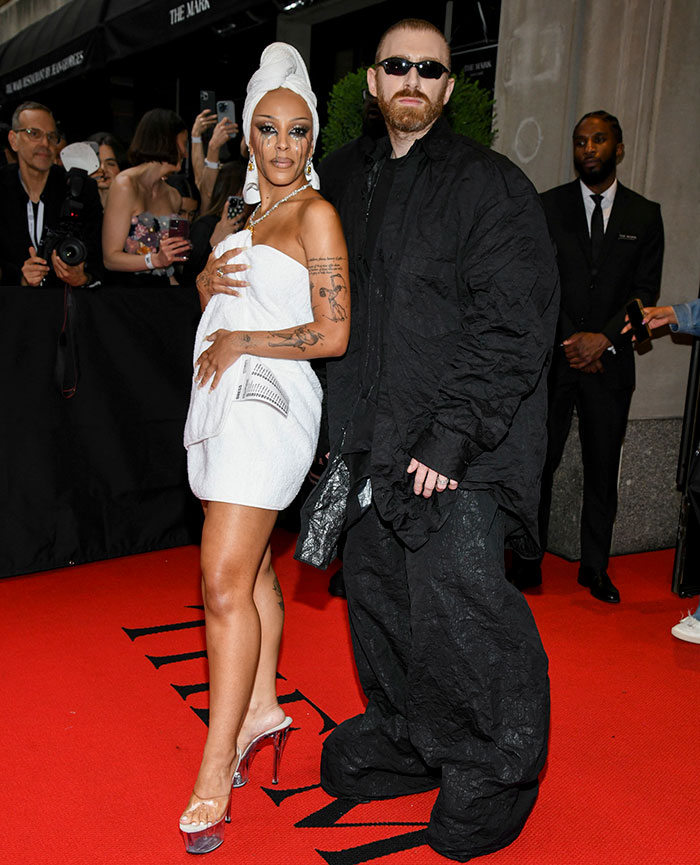 Doja Cat Showed Up In A Soaking Wet Dress To 2024 Met Gala After Leaving Hotel In A Towel Doja Cat Showed Up In A Soaking Wet Dress To 2024 Met Gala After Leaving Hotel In A Towel