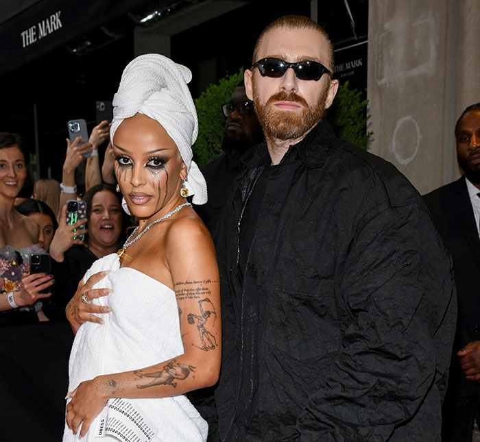 Doja Cat Showed Up In A Soaking Wet Dress To 2024 Met Gala After Leaving Hotel In A Towel Doja Cat Showed Up In A Soaking Wet Dress To 2024 Met Gala After Leaving Hotel In A Towel