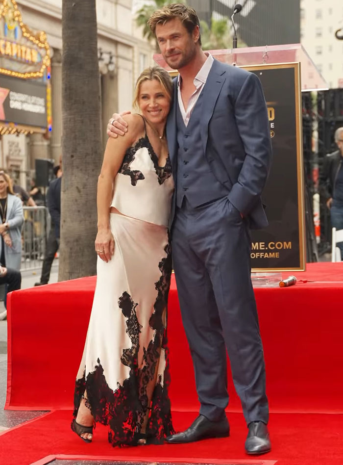 Chris Hemsworth's Wife Slammed For Wearing "Pajamas" To Hollywood Star Event Chris Hemsworth's Wife Slammed For Wearing "Pajamas" To Hollywood Star Event
