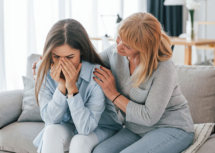 “This Is Insane”: Family Demands Person Go Into Debt To Help Sister Out With Legal Bills “This Is Insane”: Family Demands Person Go Into Debt To Help Sister Out With Legal Bills