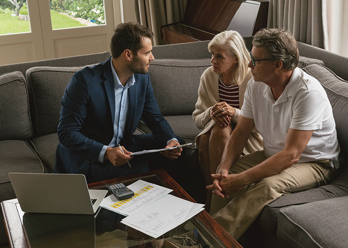 “This Is Insane”: Family Demands Person Go Into Debt To Help Sister Out With Legal Bills “This Is Insane”: Family Demands Person Go Into Debt To Help Sister Out With Legal Bills