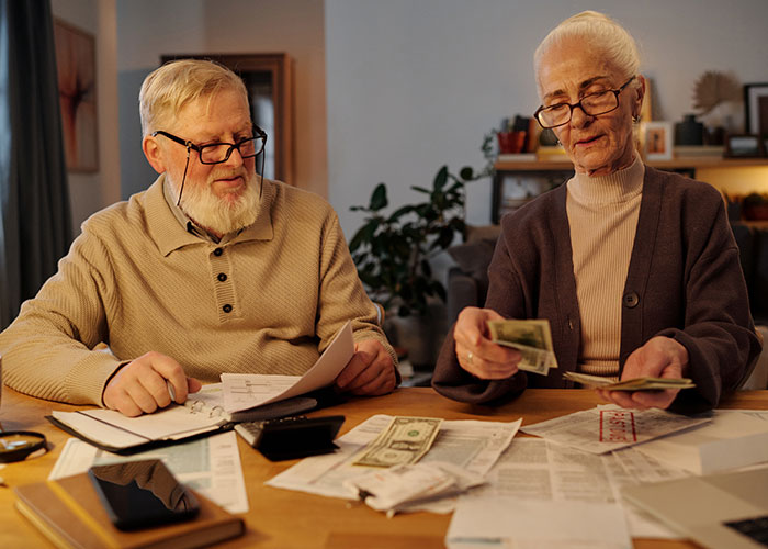 “This Is Insane”: Family Demands Person Go Into Debt To Help Sister Out With Legal Bills “This Is Insane”: Family Demands Person Go Into Debt To Help Sister Out With Legal Bills