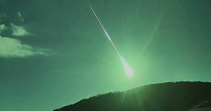 Comet Fragment Explodes, Illuminating Sky With Blue Fireball Over Spain And Portugal