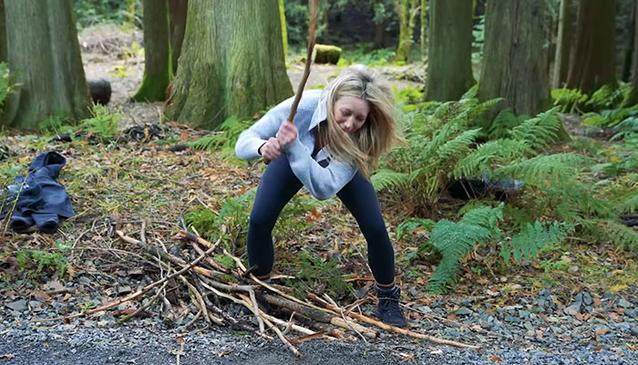 Women Spend Up To $8k To Scream And Break Things In Viral “Rage Rituals” Women Spend Up To $8k To Scream And Break Things In Viral “Rage Rituals”