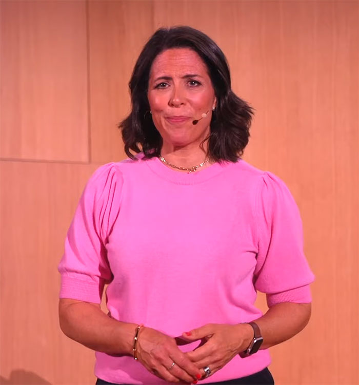 Airline Defends Kicking Celebrity And Kids Off Flight Over “Entitled” Allergy Request Airline Defends Kicking Celebrity And Kids Off Flight Over “Entitled” Allergy Request