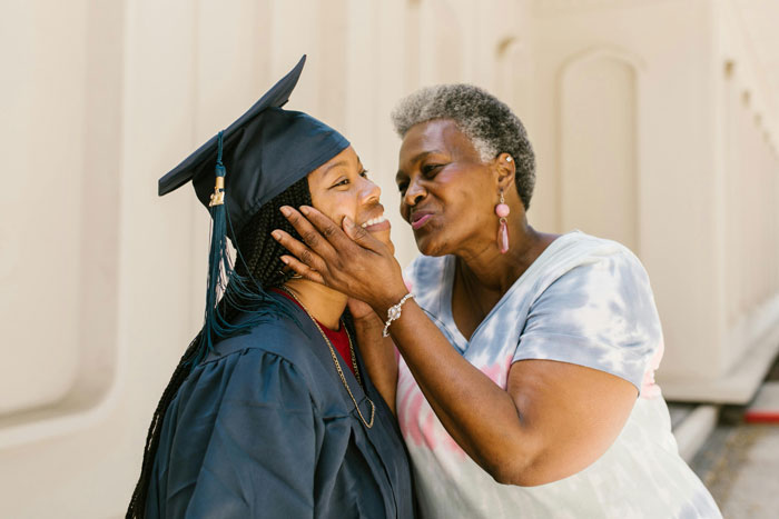 Teen Spites Dad And Sister Who Planned To Skip Her Graduation By Giving Away Their Tickets Teen Spites Dad And Sister Who Planned To Skip Her Graduation By Giving Away Their Tickets