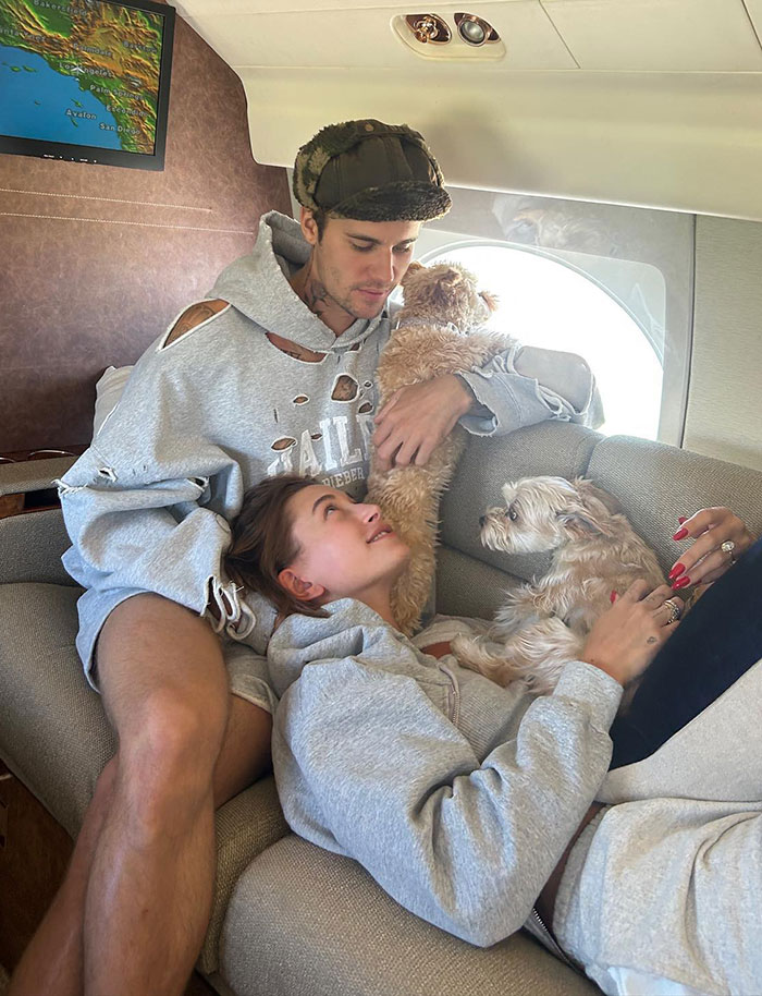 Selena Gomez’s Cryptic Post Has Fans Thinking She’s Reacting To Justin Bieber’s Baby Announcement Selena Gomez’s Cryptic Post Has Fans Thinking She’s Reacting To Justin Bieber’s Baby Announcement