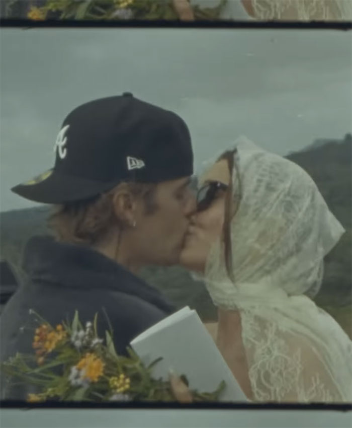 Selena Gomez’s Cryptic Post Has Fans Thinking She’s Reacting To Justin Bieber’s Baby Announcement Selena Gomez’s Cryptic Post Has Fans Thinking She’s Reacting To Justin Bieber’s Baby Announcement