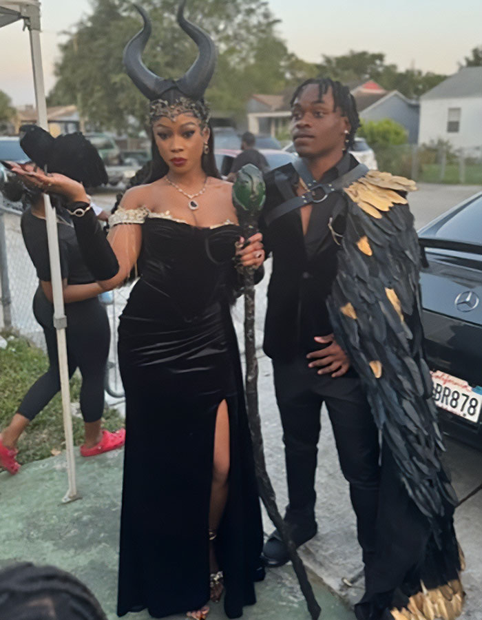 Florida High School’s “Once Upon A Time” Prom Goes Viral For Stunning Met-Gala-Level Outfits Florida High School’s “Once Upon A Time” Prom Goes Viral For Stunning Met-Gala-Level Outfits