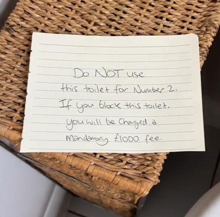 "Do Not Sit In This Chair": Woman Shares All The Insane Notes Left By Her Airbnb Host "Do Not Sit In This Chair": Woman Shares All The Insane Notes Left By Her Airbnb Host