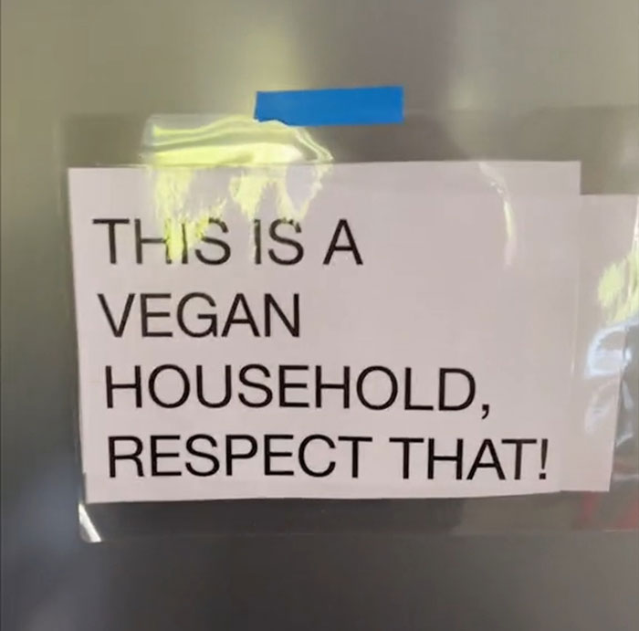 "Do Not Sit In This Chair": Woman Shares All The Insane Notes Left By Her Airbnb Host "Do Not Sit In This Chair": Woman Shares All The Insane Notes Left By Her Airbnb Host