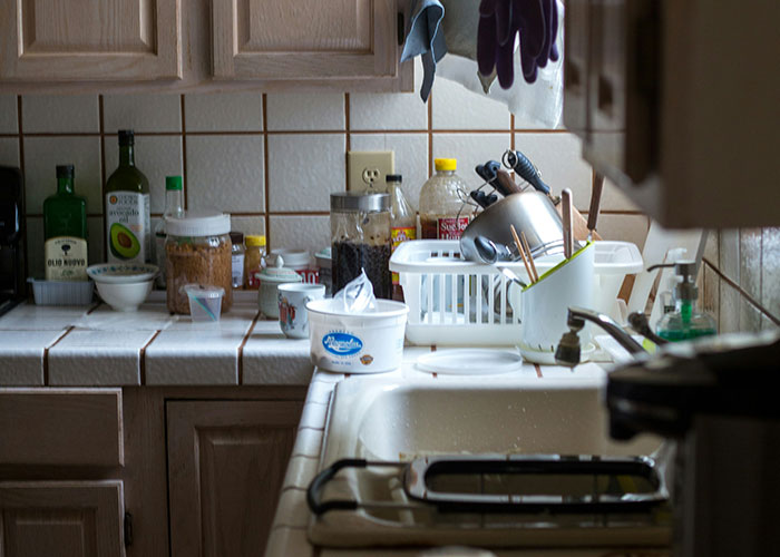 “What Have You Seen Inside Someone’s Home That Made You View Them Differently?” (30 Answers)