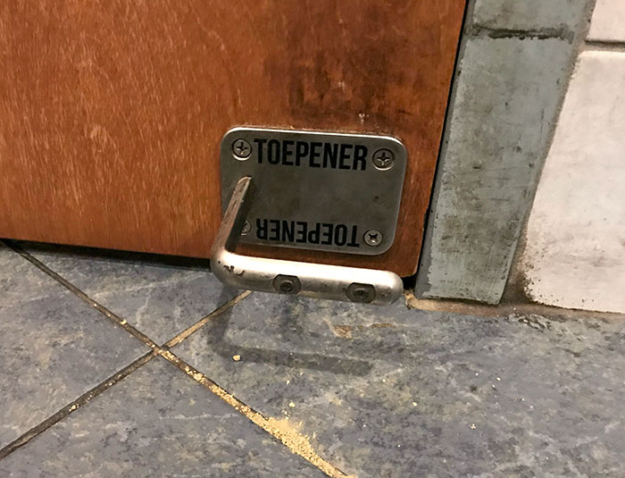This Restaurant Has A "Toepener" For People Who Want To Avoid Germs On The Doorknob