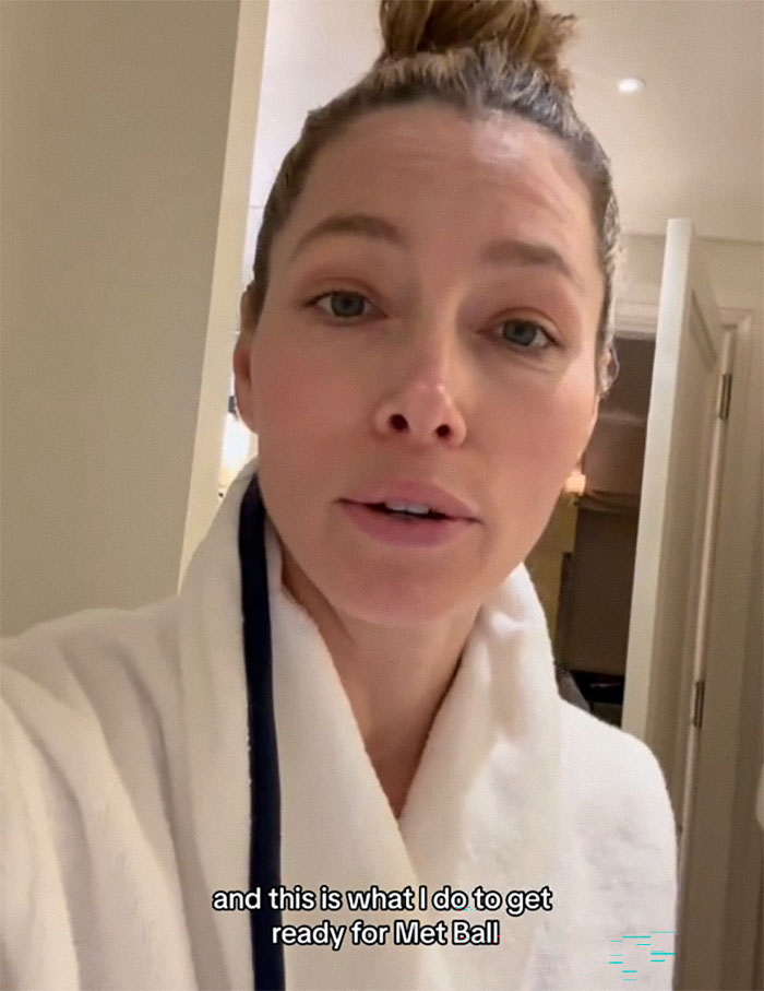 “How Can You Move?“: People Left Baffled Over Jessica Biel’s 20 lbs Met Gala Epsom Salt Bath