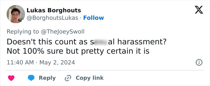 “Hope The Guy Presses Charges”: Gym-Goer’s Controversial Locker Room Selfie Exposes Unwitting Man “Hope The Guy Presses Charges”: Gym-Goer’s Controversial Locker Room Selfie Exposes Unwitting Man