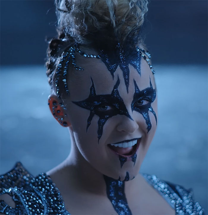 “They’re Laughing At Her, Not With Her”: JoJo Siwa SNL Skit Sparks Bullying Concerns “They’re Laughing At Her, Not With Her”: JoJo Siwa SNL Skit Sparks Bullying Concerns