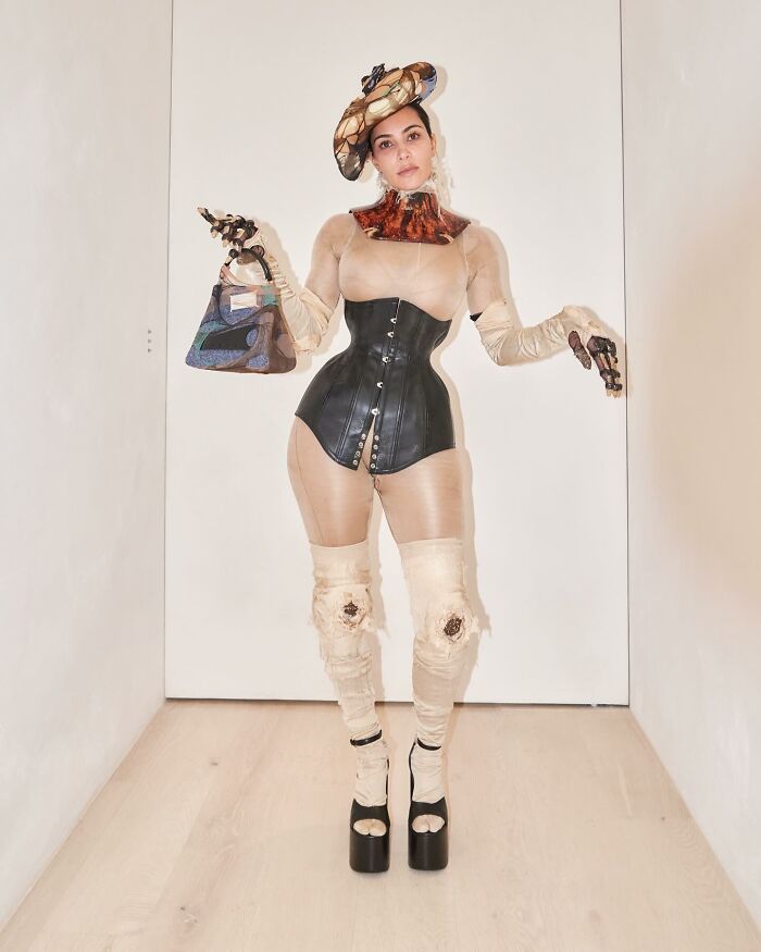 Experts Reveal Why Gen Z Is Chasing Kim Kardashian’s Big Curves And Tiny-Waist Body Experts Reveal Why Gen Z Is Chasing Kim Kardashian’s Big Curves And Tiny-Waist Body