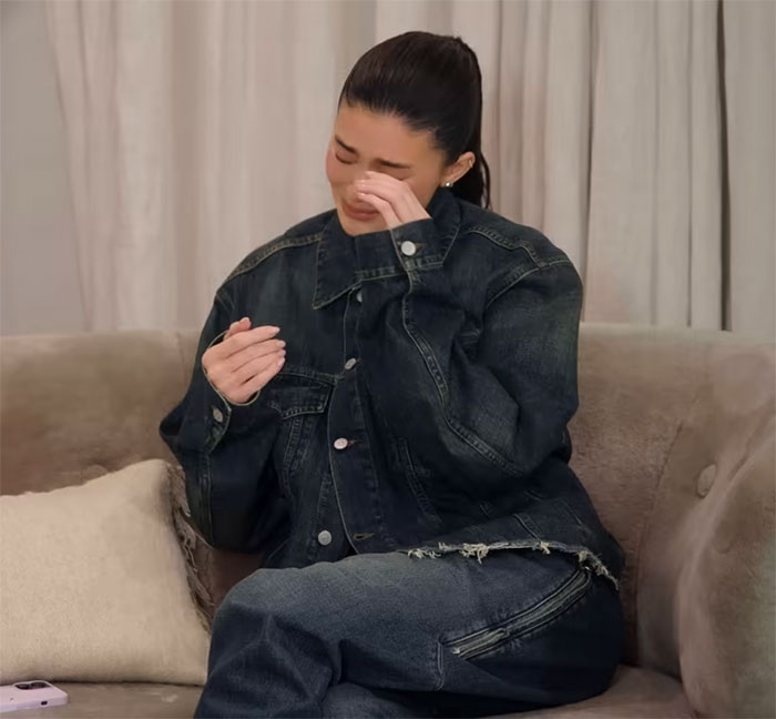 Fans Stunned After Kris Jenner Reveals Tumor In New The Kardashians Trailer Fans Stunned After Kris Jenner Reveals Tumor In New The Kardashians Trailer