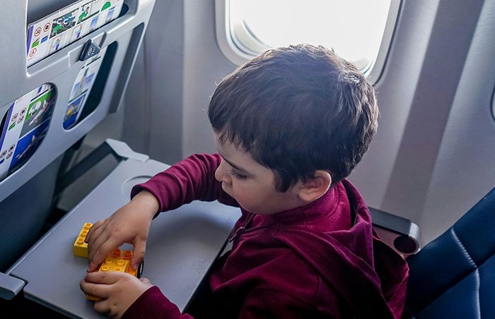 Busy Dad Expects 5YO Kid To Fly From Aspen To Paris Alone Because He Got Work Last Minute
