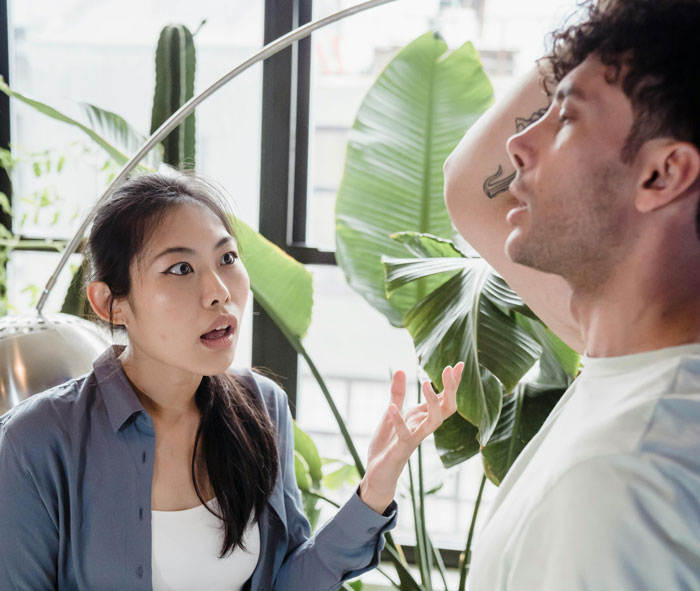 Dad Thinks 13+ Hour Flight Is Okay For 5YO To Manage Alone, Shocked Wife Insists He Accompany Kid Dad Thinks 13+ Hour Flight Is Okay For 5YO To Manage Alone, Shocked Wife Insists He Accompany Kid