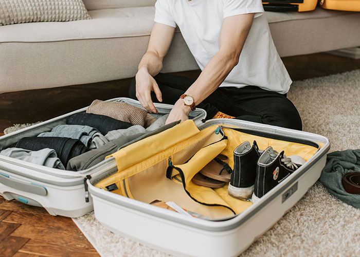 Woman Refuses To Leave Behind Her Cat To Travel Australia For A Year, Gets Dumped Woman Refuses To Leave Behind Her Cat To Travel Australia For A Year, Gets Dumped