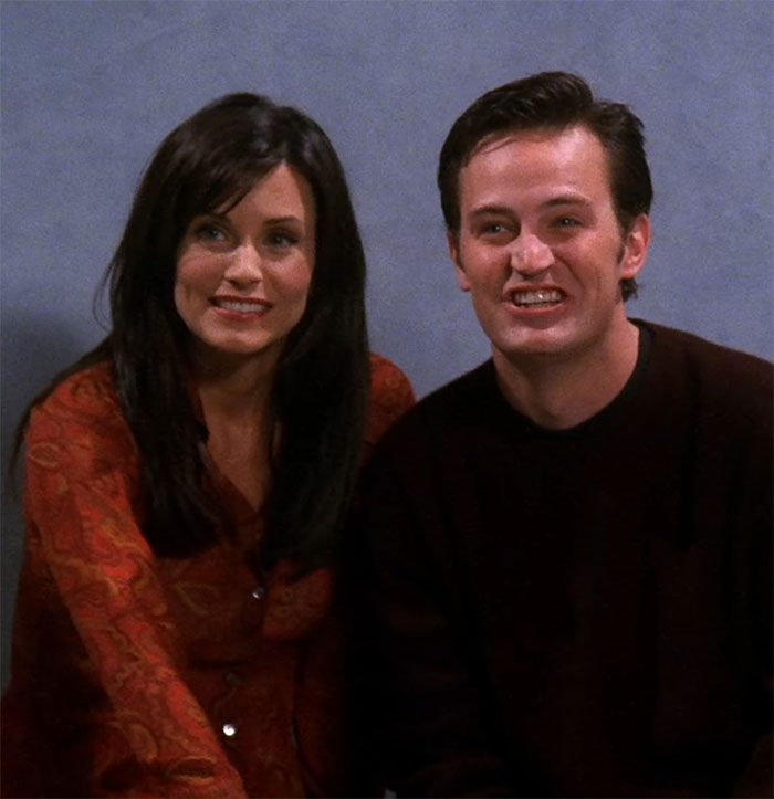 Friends Fans Moved By Courteney Cox Speaking About Matthew Perry And How He Still “Visits” Her Friends Fans Moved By Courteney Cox Speaking About Matthew Perry And How He Still “Visits” Her