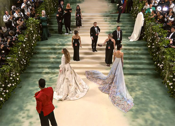 “Celebrity Worship Is Over”: People Are Blocking Celebs On Social Media Amid Tone Deaf Met Gala “Celebrity Worship Is Over”: People Are Blocking Celebs On Social Media Amid Tone Deaf Met Gala