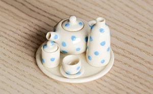 This Miniature Ceramic Artist Creates The Cutest Vases, Teapots And More (25 Pics)