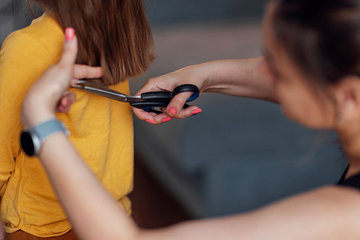 Mom Cuts Her Daughter’s Hair And Threatens To Take Full Custody After Stepmom Gave Her Braids Mom Cuts Her Daughter’s Hair And Threatens To Take Full Custody After Stepmom Gave Her Braids