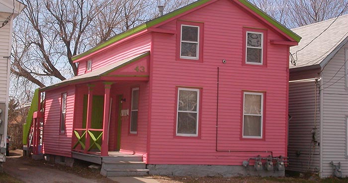 Guy Decides Not To Change Color Of The House He Bought, His Teen Son Struggles With It Years Later