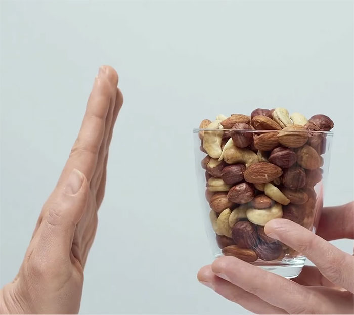 Airline Defends Kicking Celebrity And Kids Off Flight Over “Entitled” Allergy Request Airline Defends Kicking Celebrity And Kids Off Flight Over “Entitled” Allergy Request