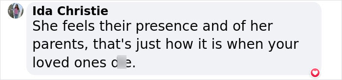 Friends Fans Moved By Courteney Cox Speaking About Matthew Perry And How He Still “Visits” Her Friends Fans Moved By Courteney Cox Speaking About Matthew Perry And How He Still “Visits” Her