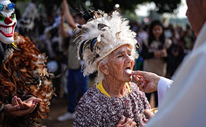Photojournalist Captures Social Contrasts In Paraguay, Here Are His 33 Most Captivating Photos