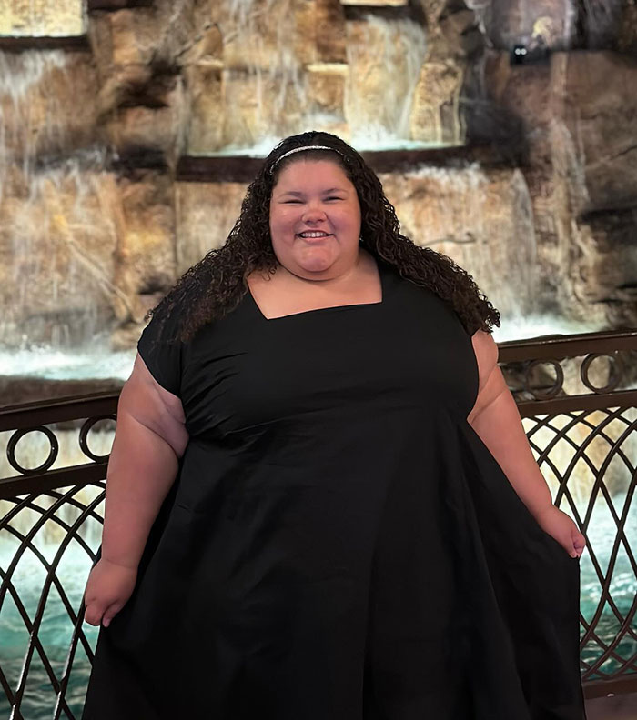 “Obesity Is A Choice”: Plus-Size Traveler Slammed For Calling Out Airport Staff Discrimination “Obesity Is A Choice”: Plus-Size Traveler Slammed For Calling Out Airport Staff Discrimination