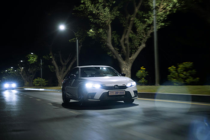 Friends Forced To Walk Home In 40-Degree Weather For Scoffing At Putting On Seatbelts In Guy's Car Friends Forced To Walk Home In 40-Degree Weather For Scoffing At Putting On Seatbelts In Guy's Car