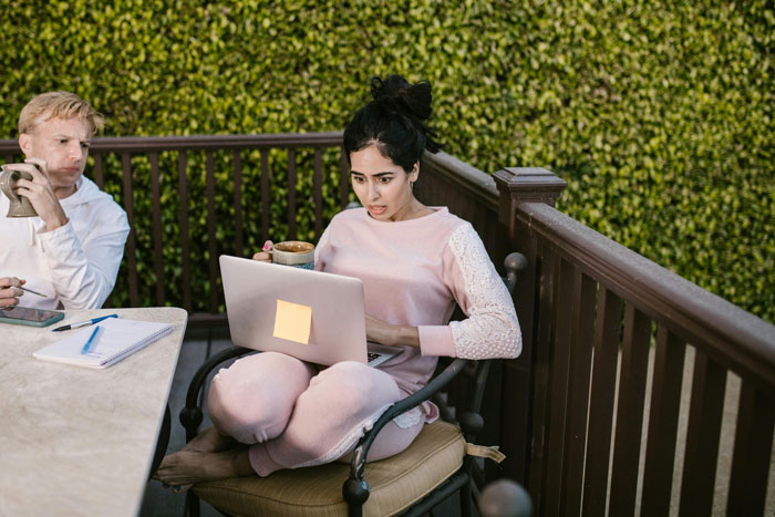 Woman Makes DIL Cry By Refusing To Bake Over 1,000 Cookies For Her Wedding Woman Makes DIL Cry By Refusing To Bake Over 1,000 Cookies For Her Wedding