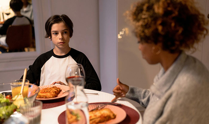 16YO Tells Stepmom It’s Not His Job To Feed Her Kids, She Blows Up At Him