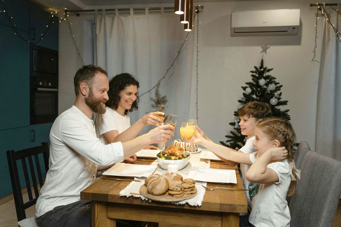 16YO Tells Stepmom It’s Not His Job To Feed Her Kids, She Blows Up At Him 16YO Tells Stepmom It’s Not His Job To Feed Her Kids, She Blows Up At Him