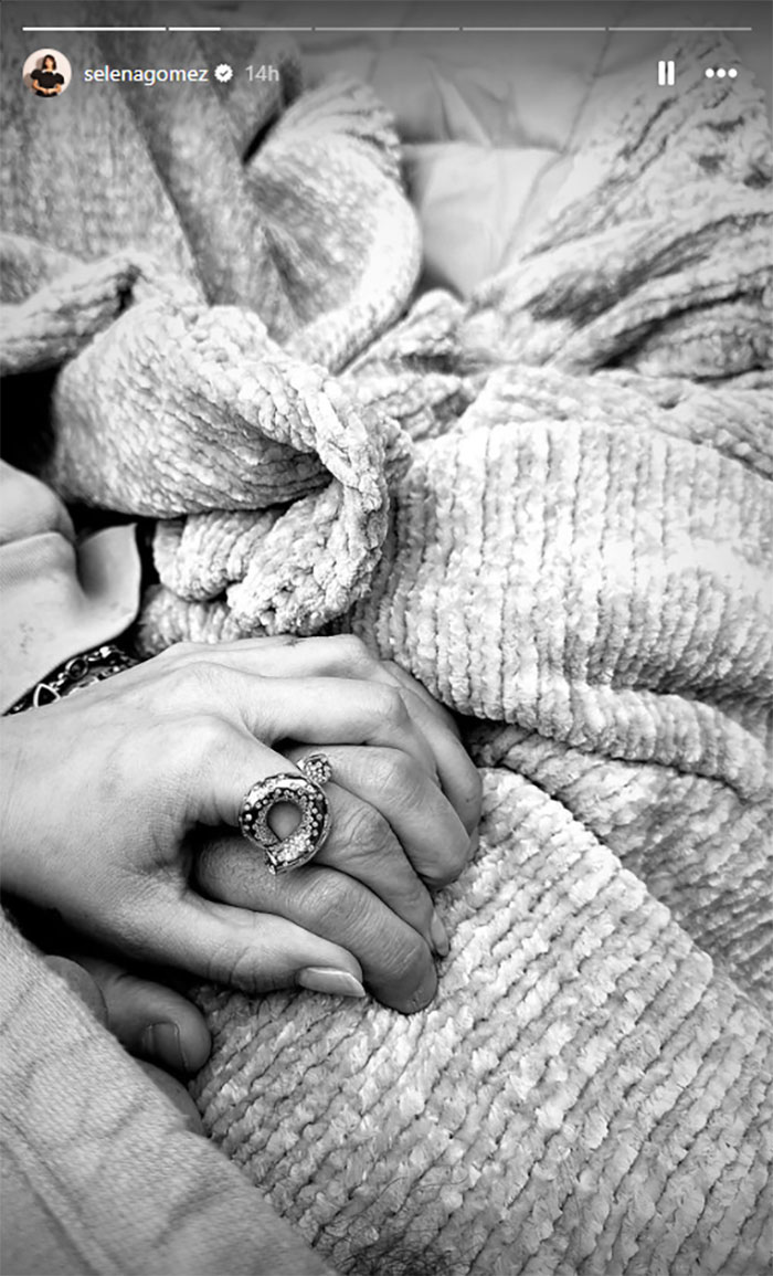 Selena Gomez’s Cryptic Post Has Fans Thinking She’s Reacting To Justin Bieber’s Baby Announcement Selena Gomez’s Cryptic Post Has Fans Thinking She’s Reacting To Justin Bieber’s Baby Announcement