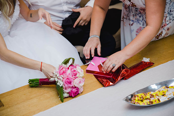 “How I Could Be So Selfish”: Guy Uninvited From Sister’s Wedding Over Gift Conundrum “How I Could Be So Selfish”: Guy Uninvited From Sister’s Wedding Over Gift Conundrum