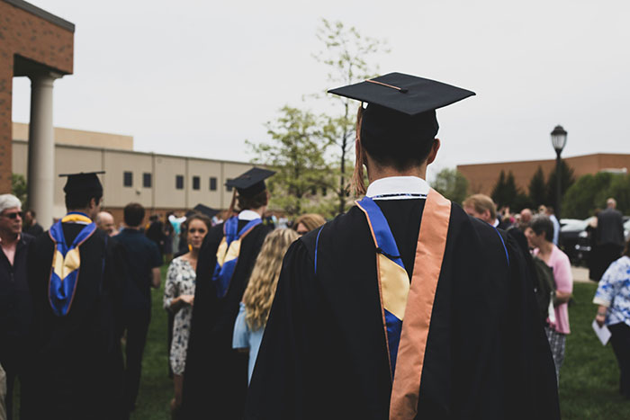 Parents Abandon Teen At His Graduation, He Refuses To Put His Cap And Gown On Again For Photos Parents Abandon Teen At His Graduation, He Refuses To Put His Cap And Gown On Again For Photos
