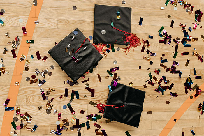 Parents Abandon Teen At His Graduation, He Refuses To Put His Cap And Gown On Again For Photos Parents Abandon Teen At His Graduation, He Refuses To Put His Cap And Gown On Again For Photos